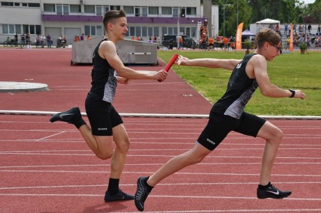 Hat érmet hozott haza az ARAK a szezonnyitó váltó országos bajnokságról